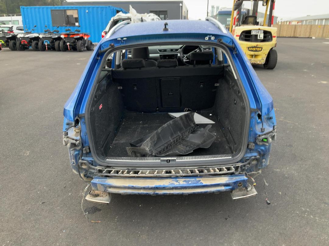 Photo '3' of Skoda Superb Wagon Ambition 206KW