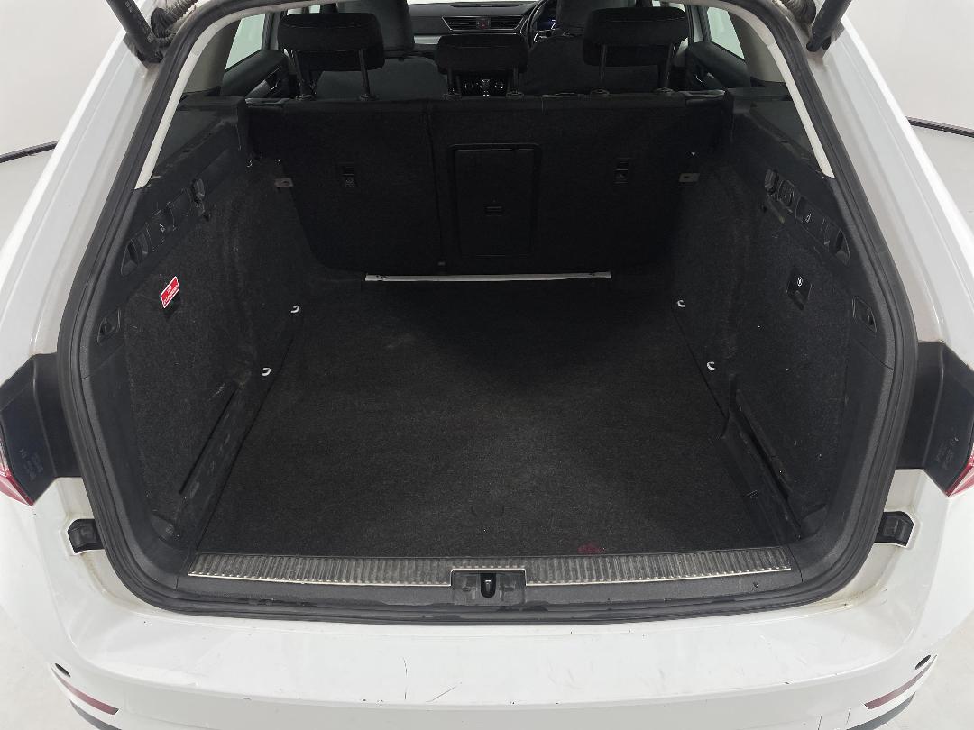 Photo '14' of Skoda Superb