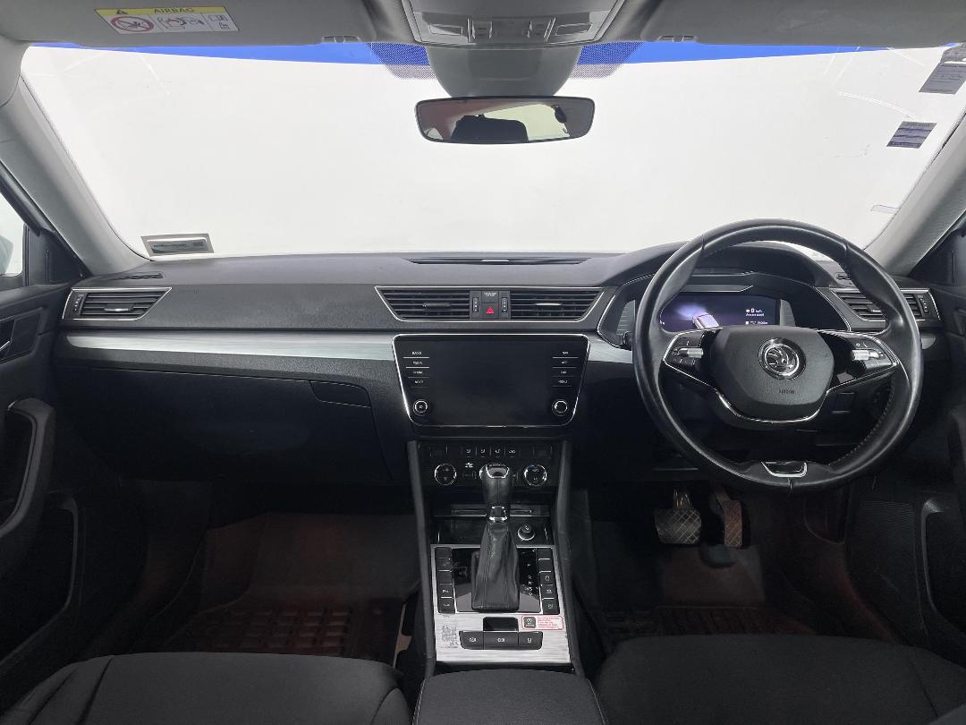 Photo '17' of Skoda Superb