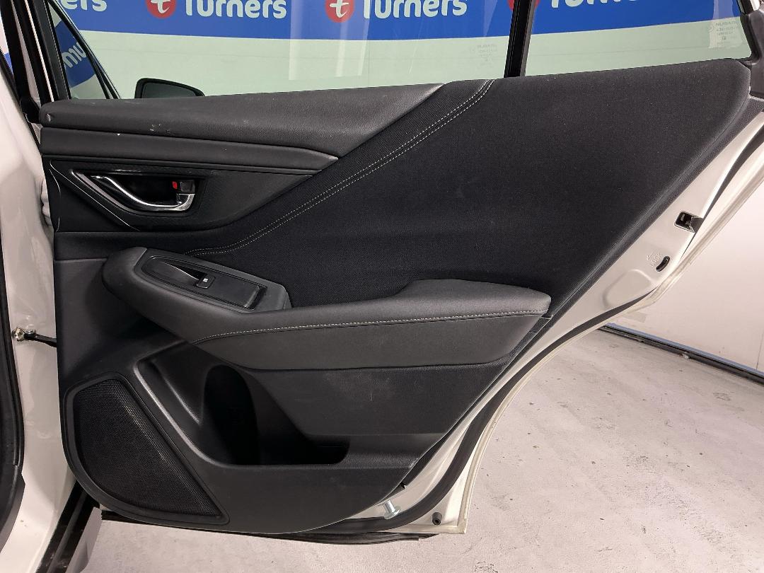 Photo '19' of Subaru Outback