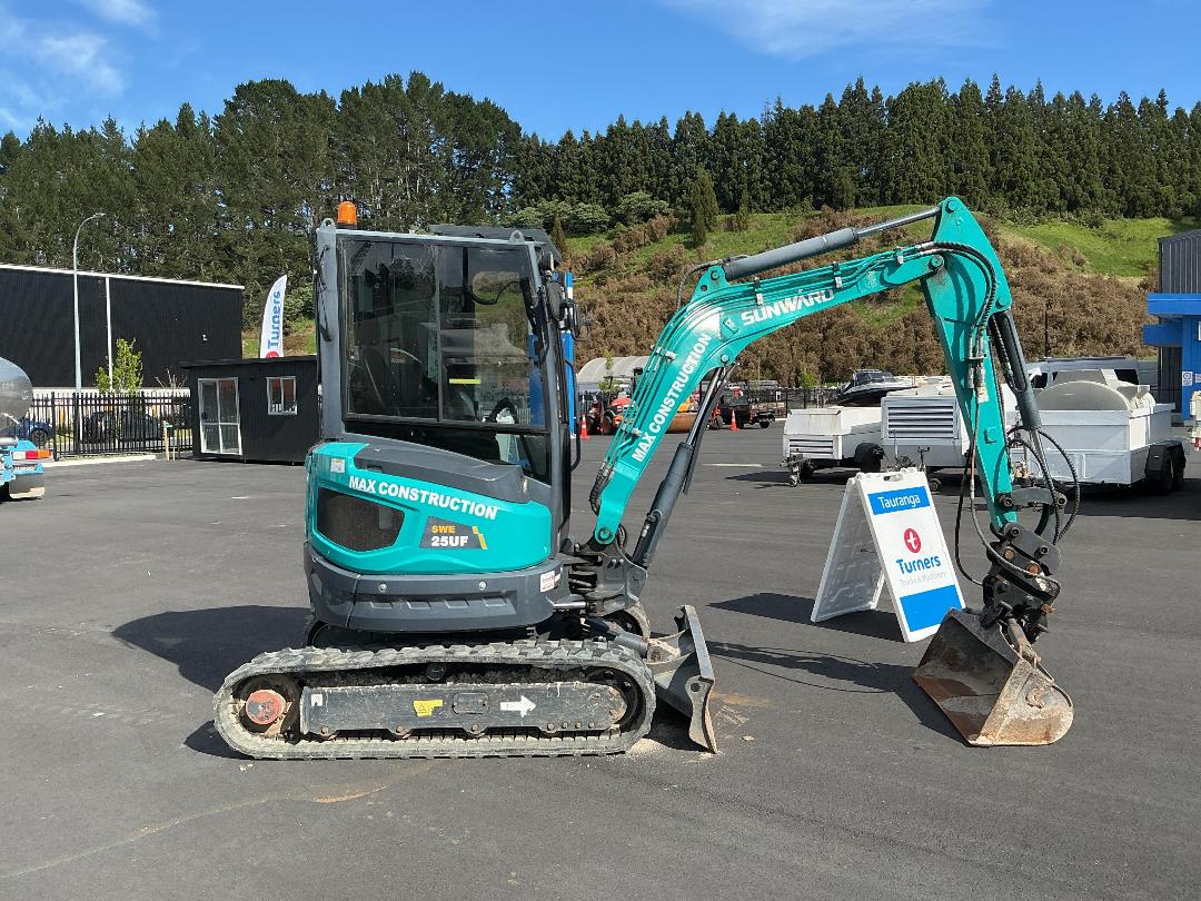 Photo '3' of Sunward SWE25UF with Trailer Excavator