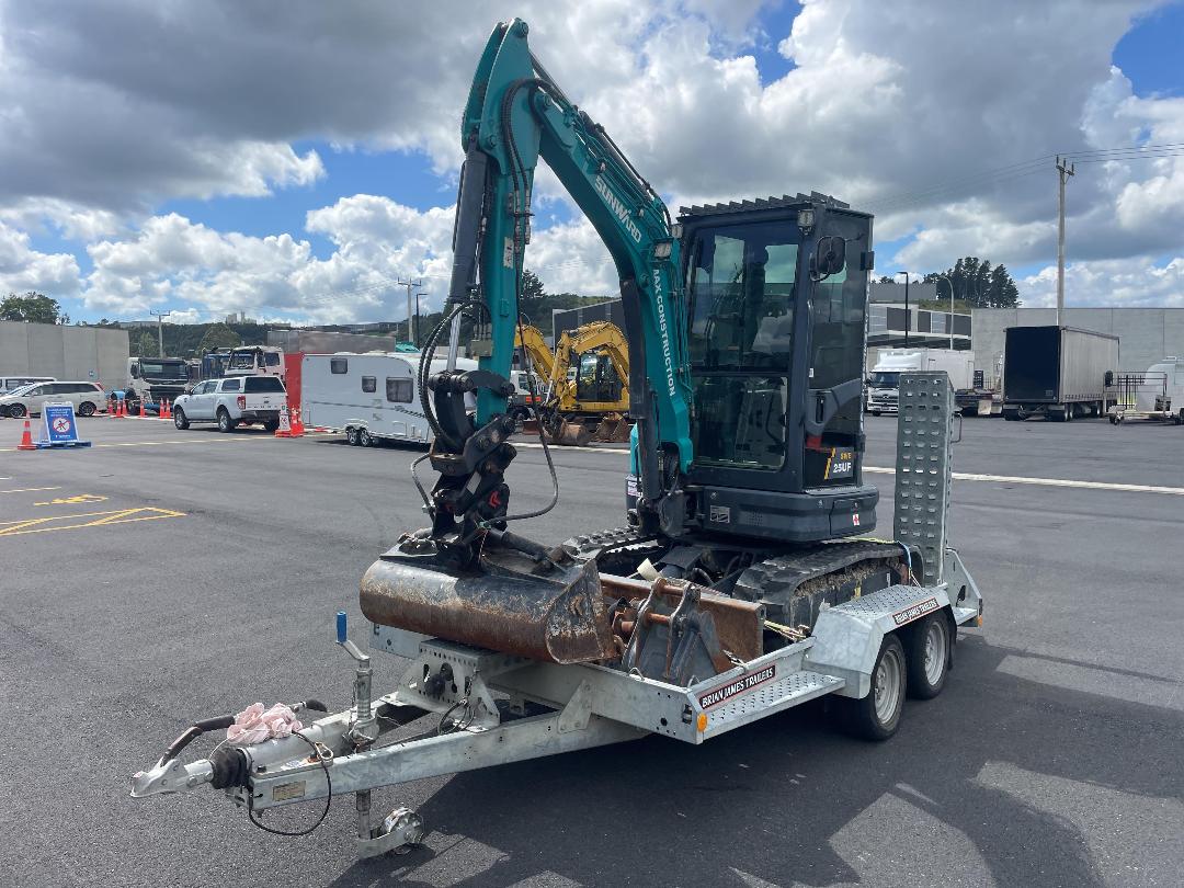Photo '40' of Sunward SWE25UF with Trailer Excavator