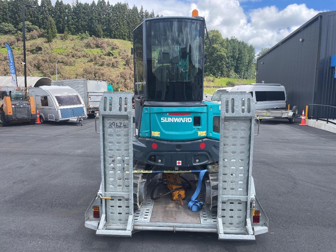 Photo '37' of Sunward SWE25UF with Trailer Excavator