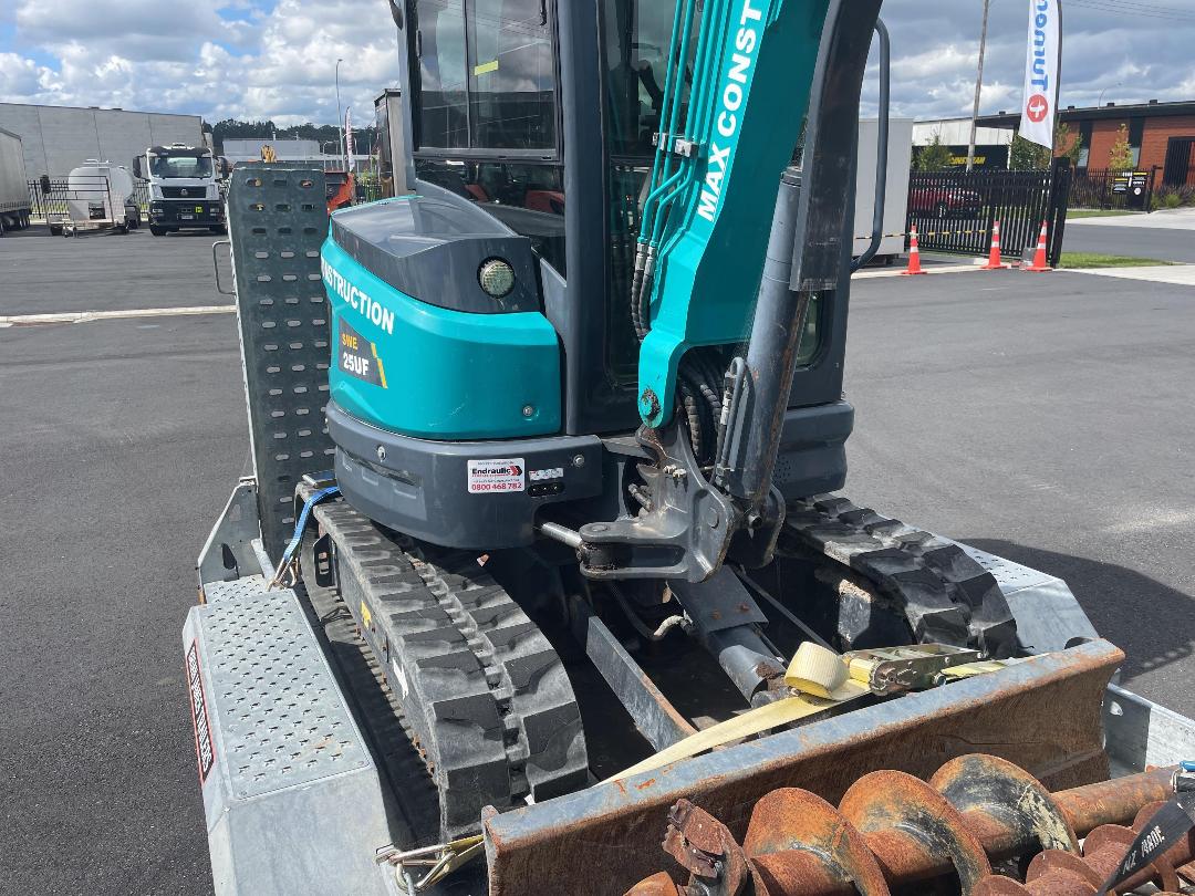 Photo '42' of Sunward SWE25UF with Trailer Excavator