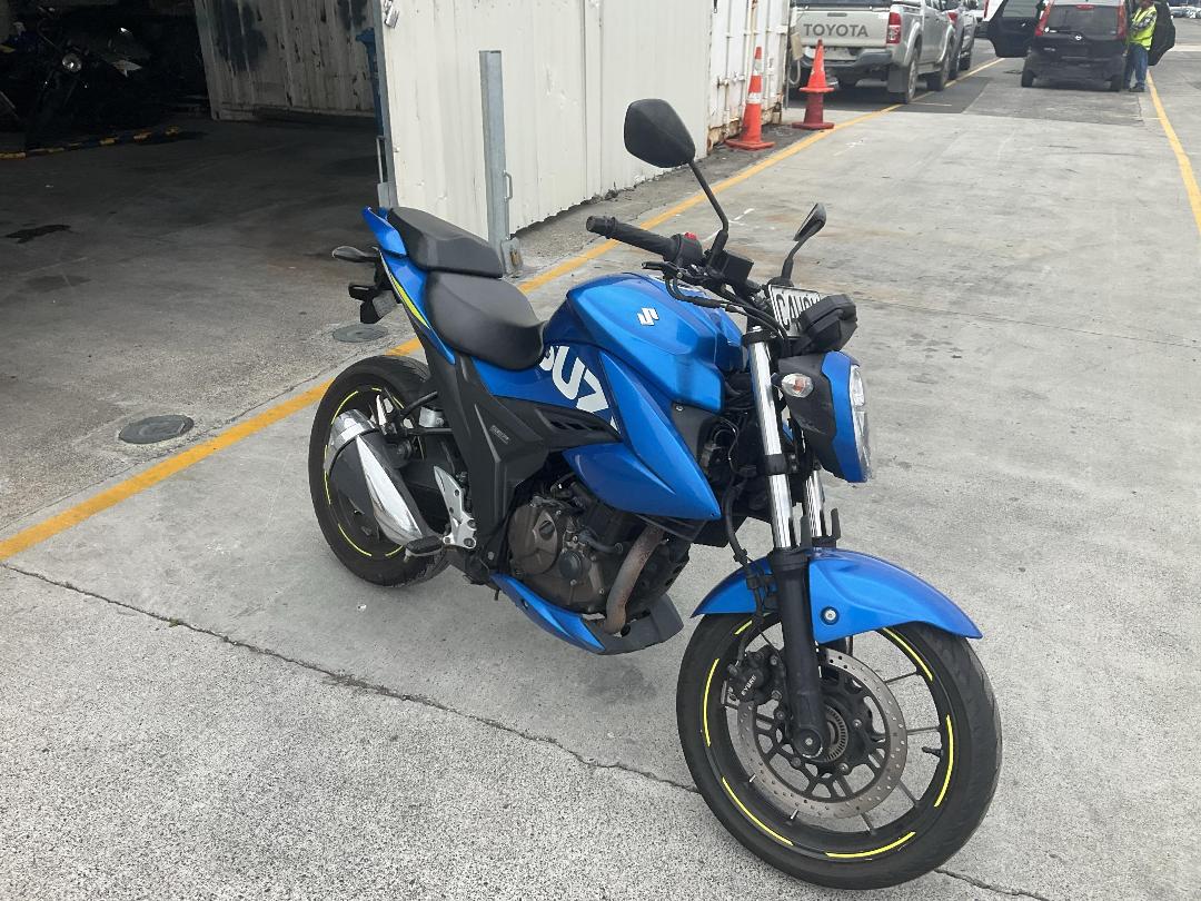 Photo '2' of Suzuki GSX250 RL Photo '2' of Suzuki GSX250 RL