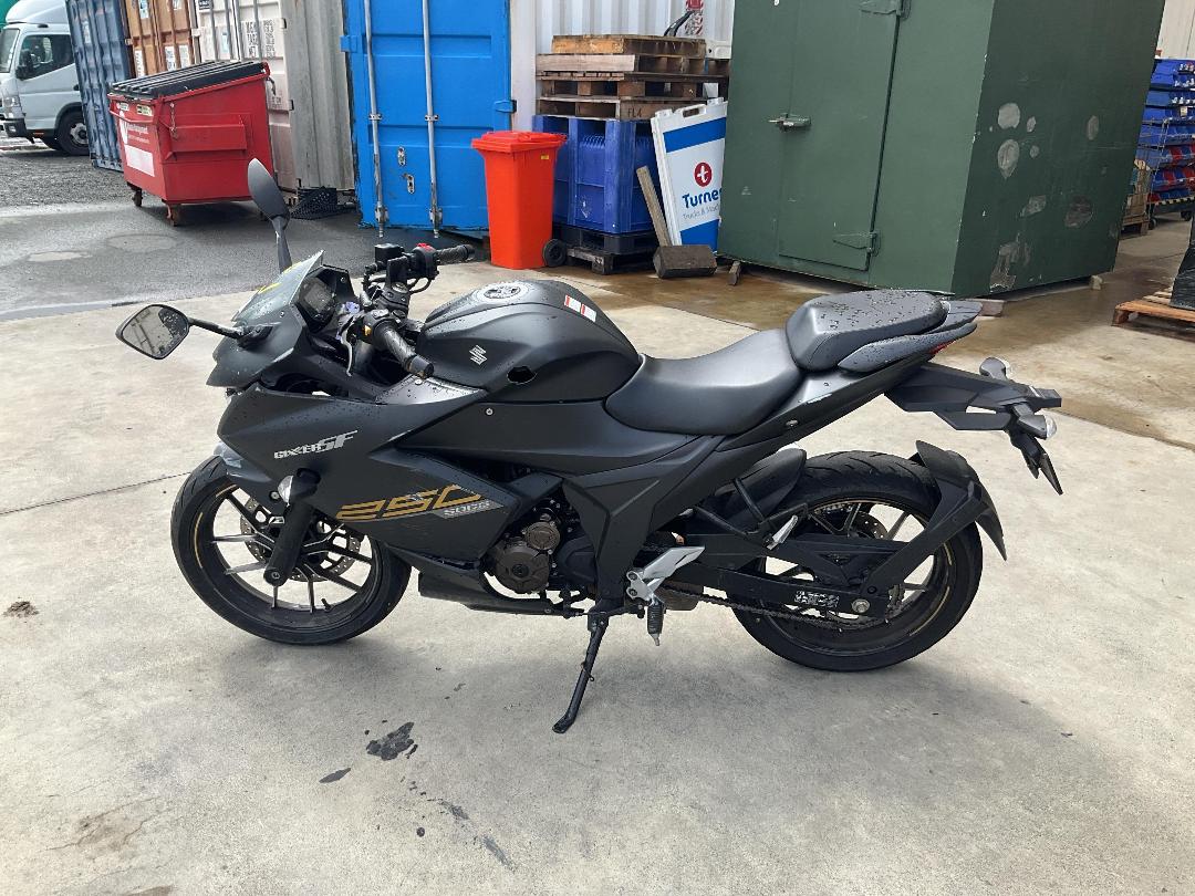 Photo '6' of Suzuki GSX250 Frlm2