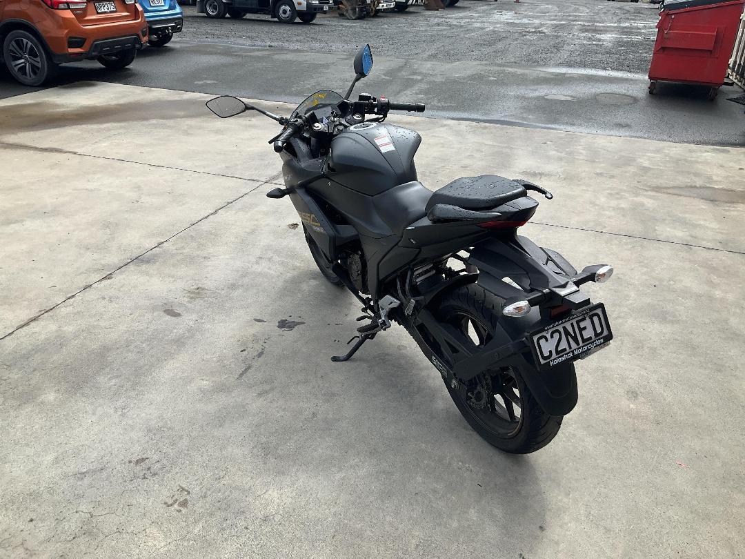 Photo '5' of Suzuki GSX250 Frlm2