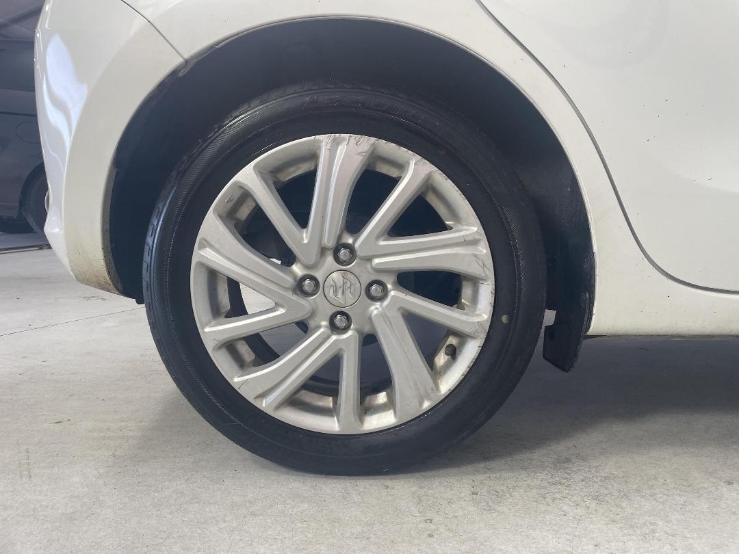 Photo '12' of Suzuki Swift