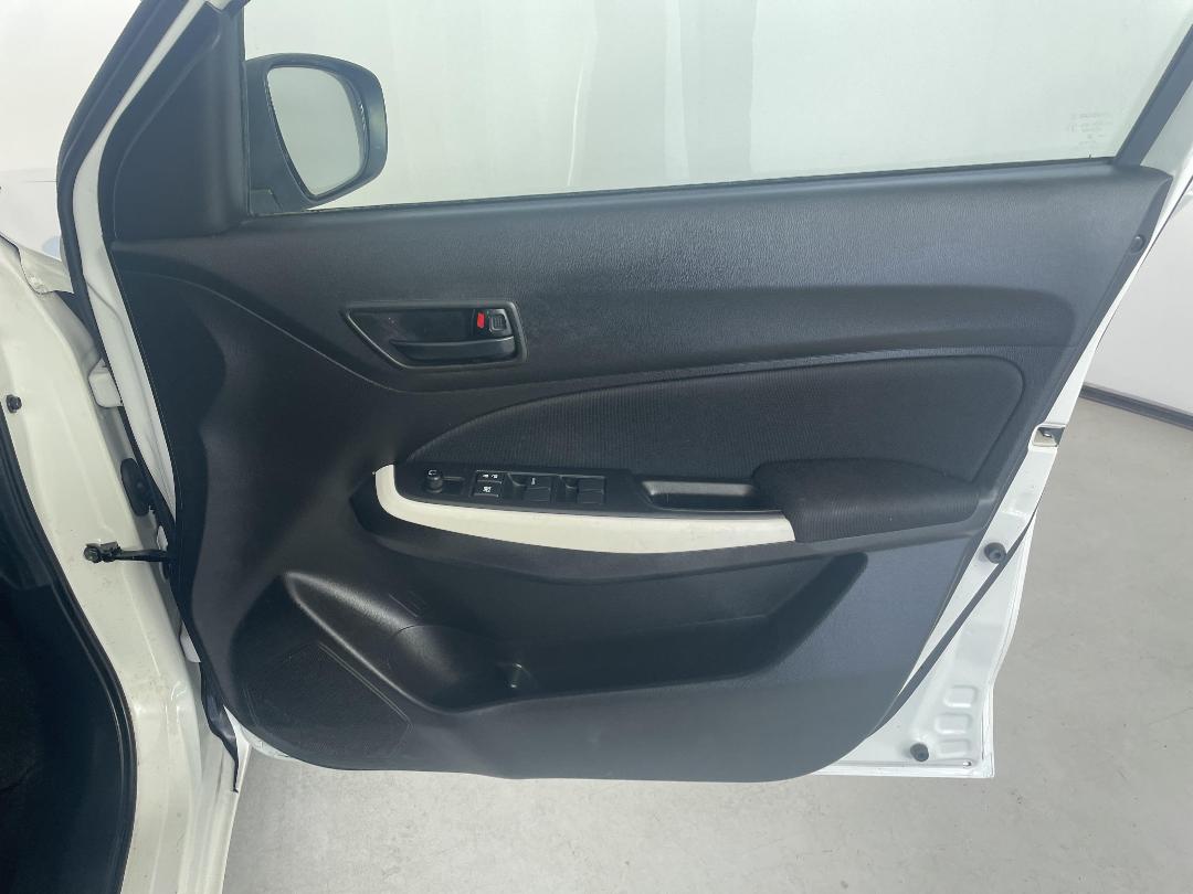 Photo '15' of Suzuki Swift