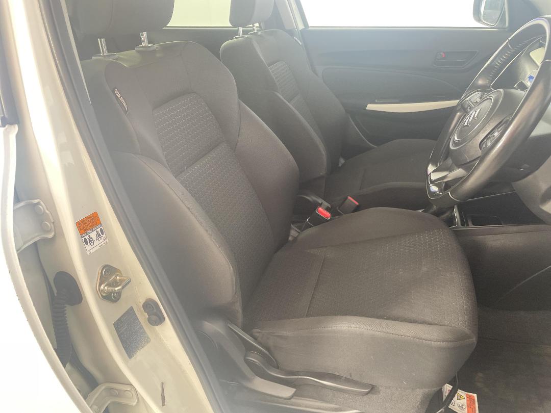 Photo '16' of Suzuki Swift