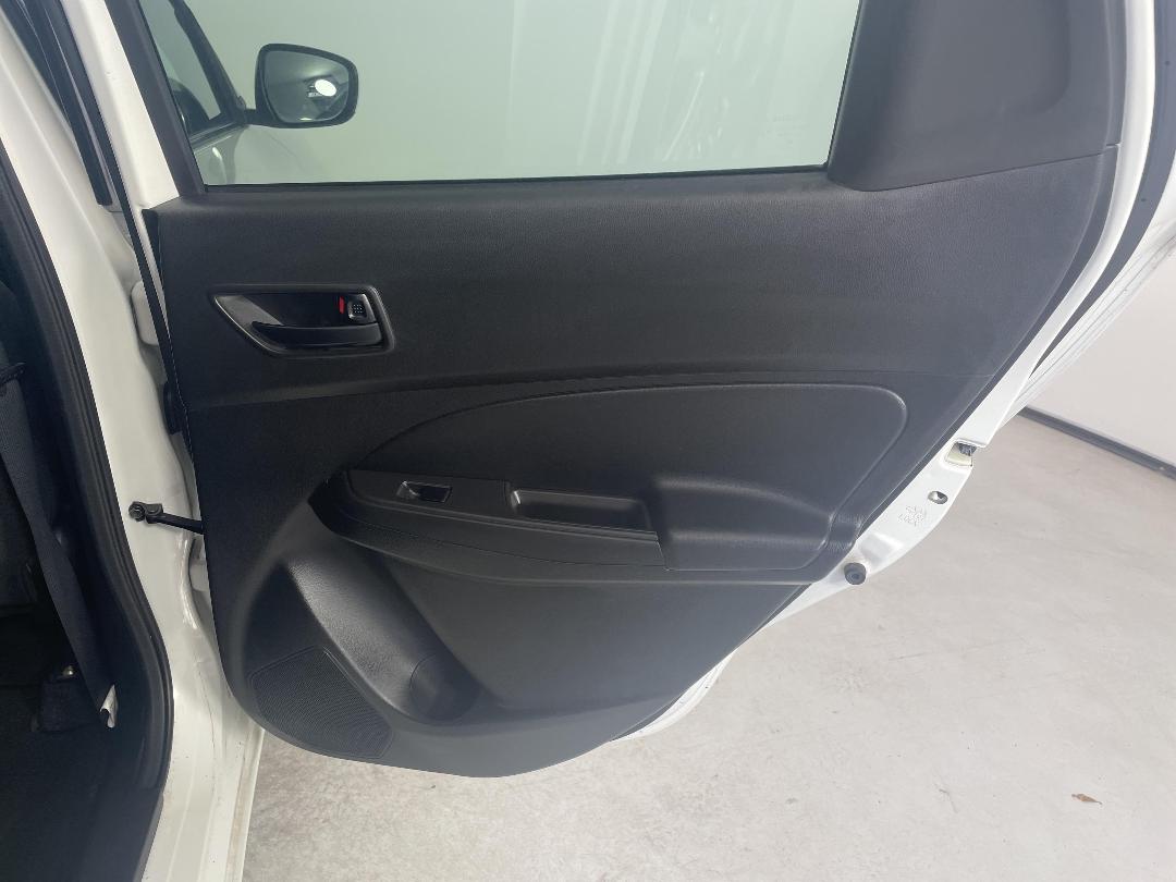 Photo '19' of Suzuki Swift