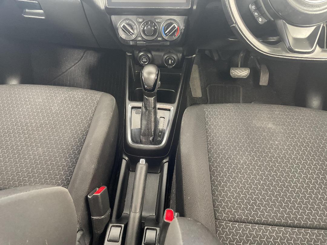 Photo '18' of Suzuki Swift