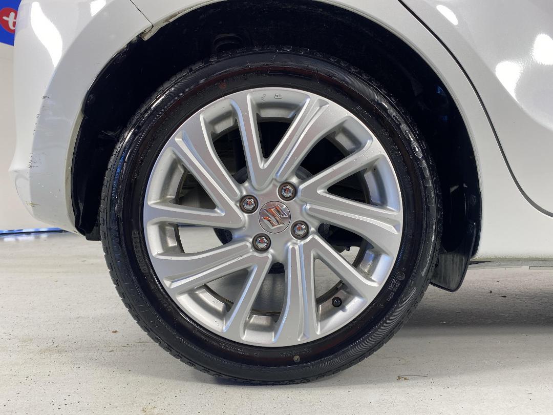 Photo '12' of Suzuki Swift Photo '12' of Suzuki Swift