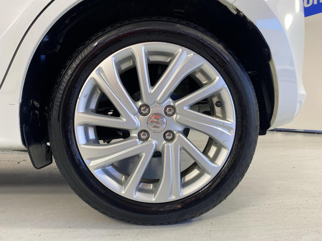 Photo '11' of Suzuki Swift Photo '11' of Suzuki Swift