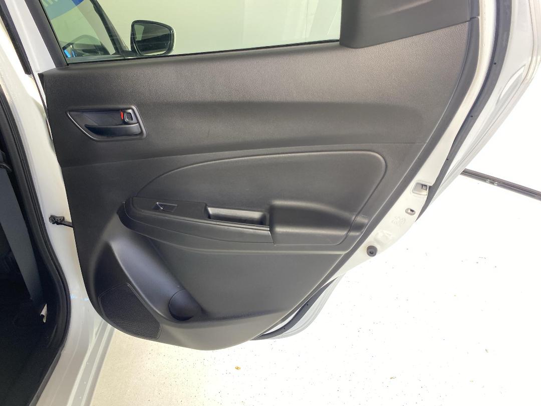 Photo '19' of Suzuki Swift Photo '19' of Suzuki Swift