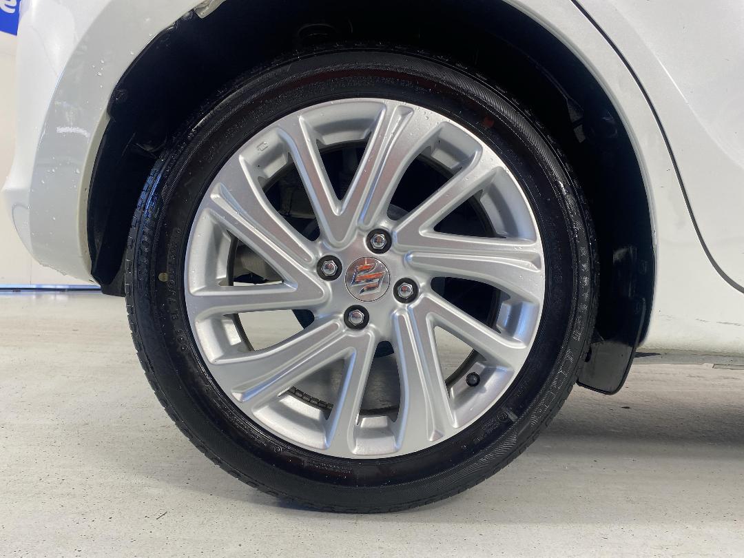 Photo '12' of Suzuki Swift