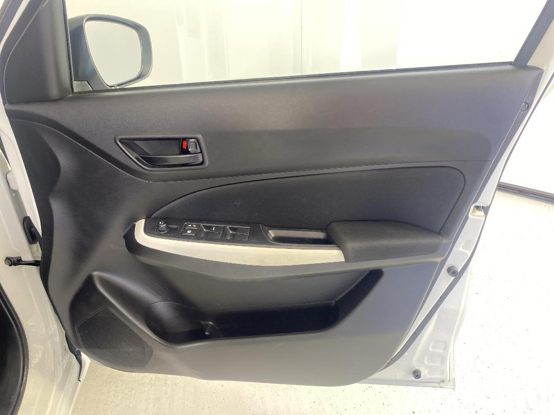 Photo '15' of Suzuki Swift