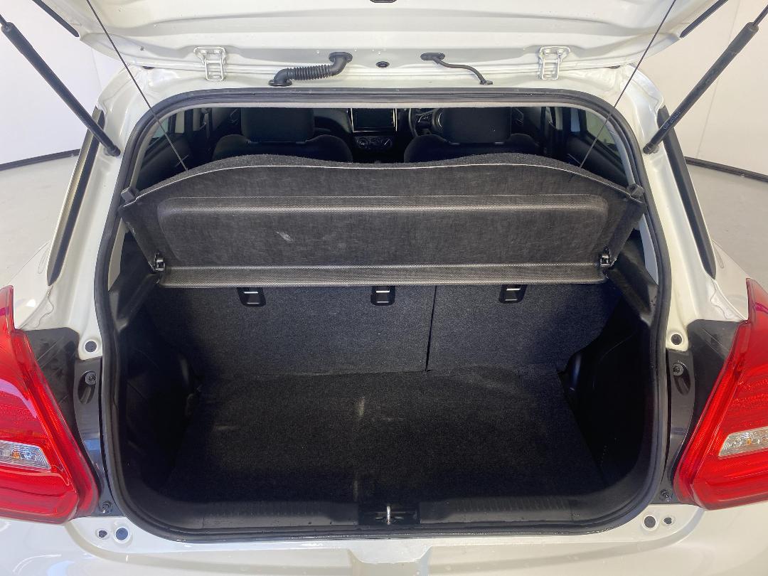 Photo '14' of Suzuki Swift