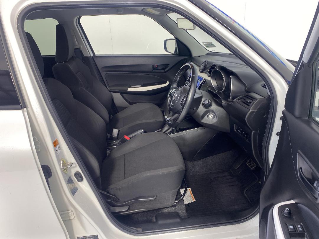 Photo '16' of Suzuki Swift