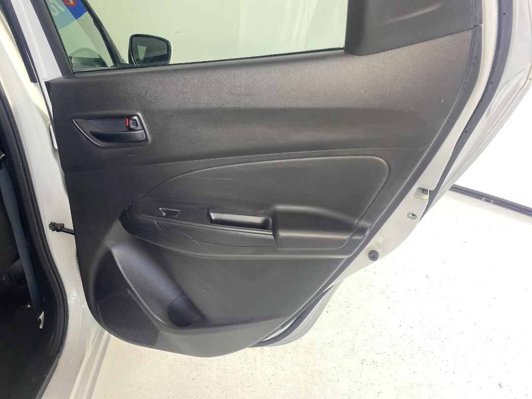 Photo '19' of Suzuki Swift