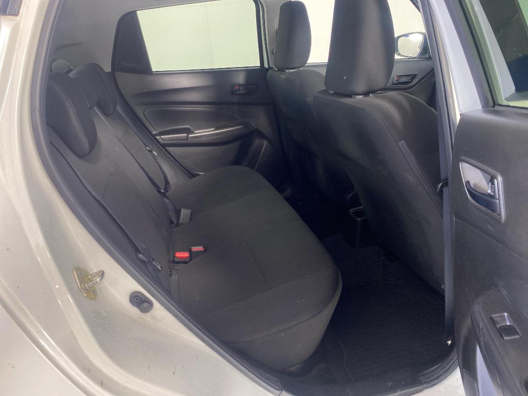 Photo '20' of Suzuki Swift