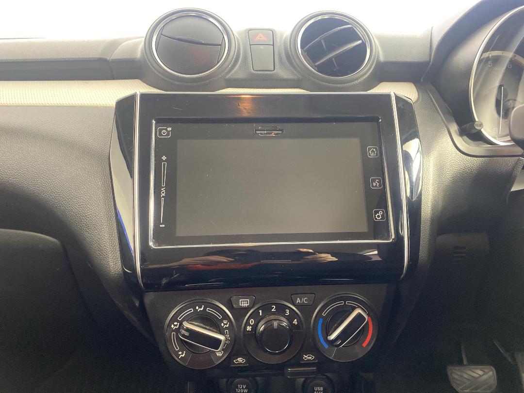 Photo '18' of Suzuki Swift