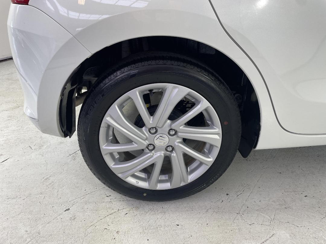 Photo '12' of Suzuki Swift