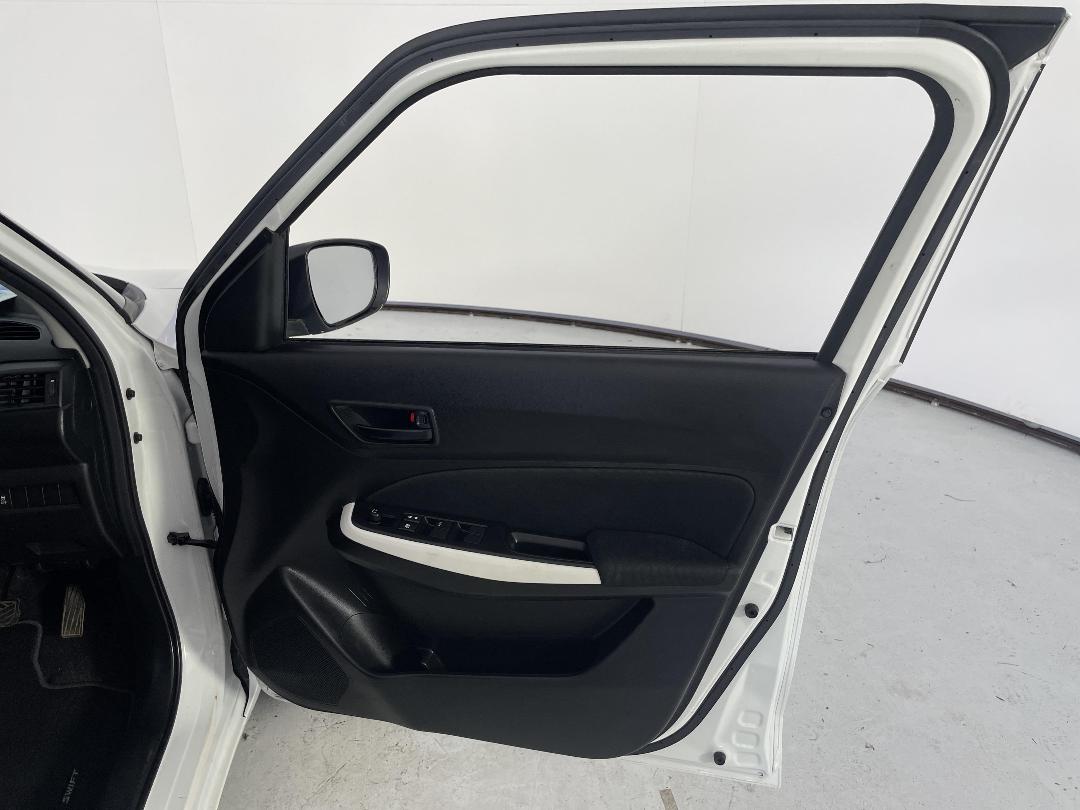 Photo '15' of Suzuki Swift