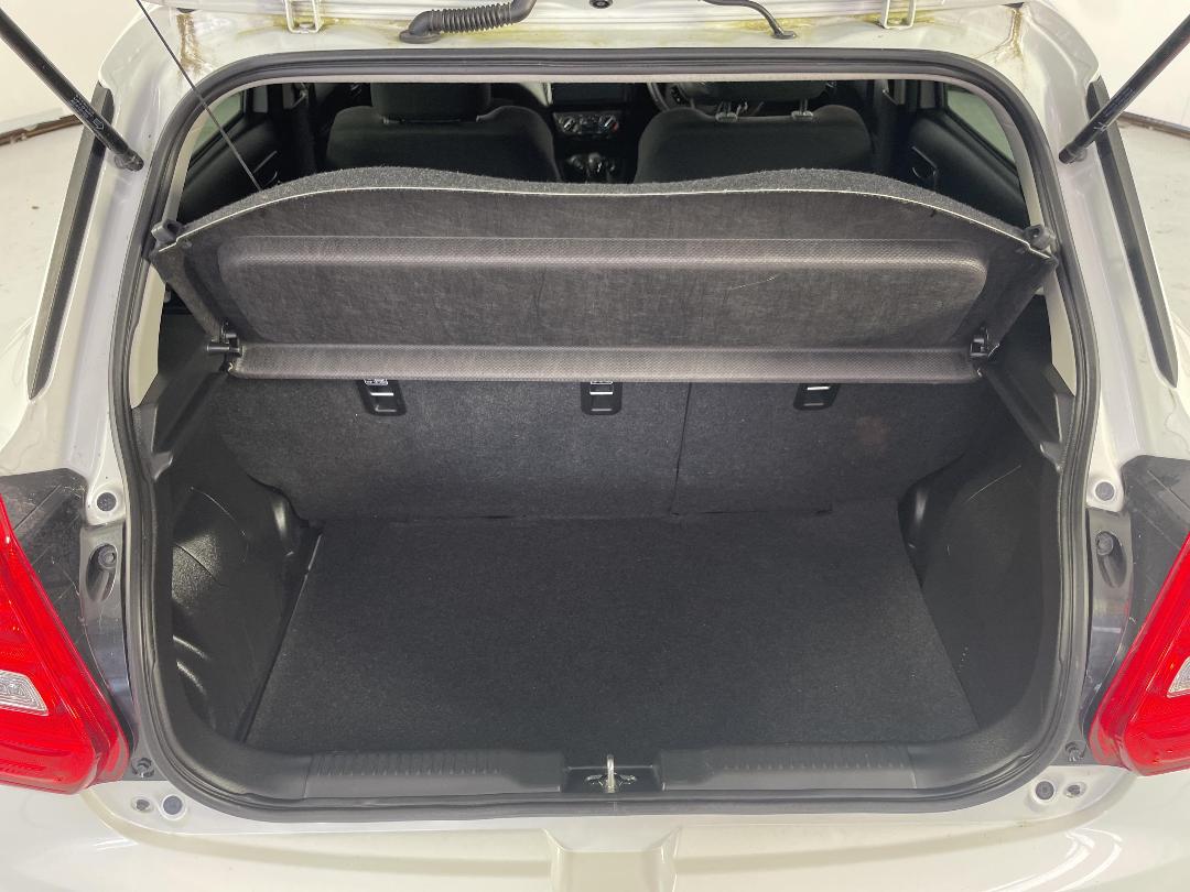 Photo '14' of Suzuki Swift