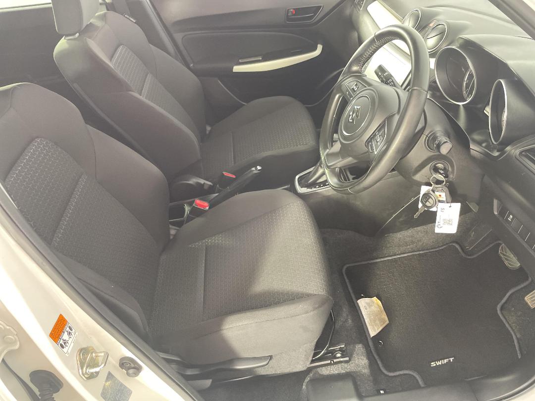 Photo '16' of Suzuki Swift