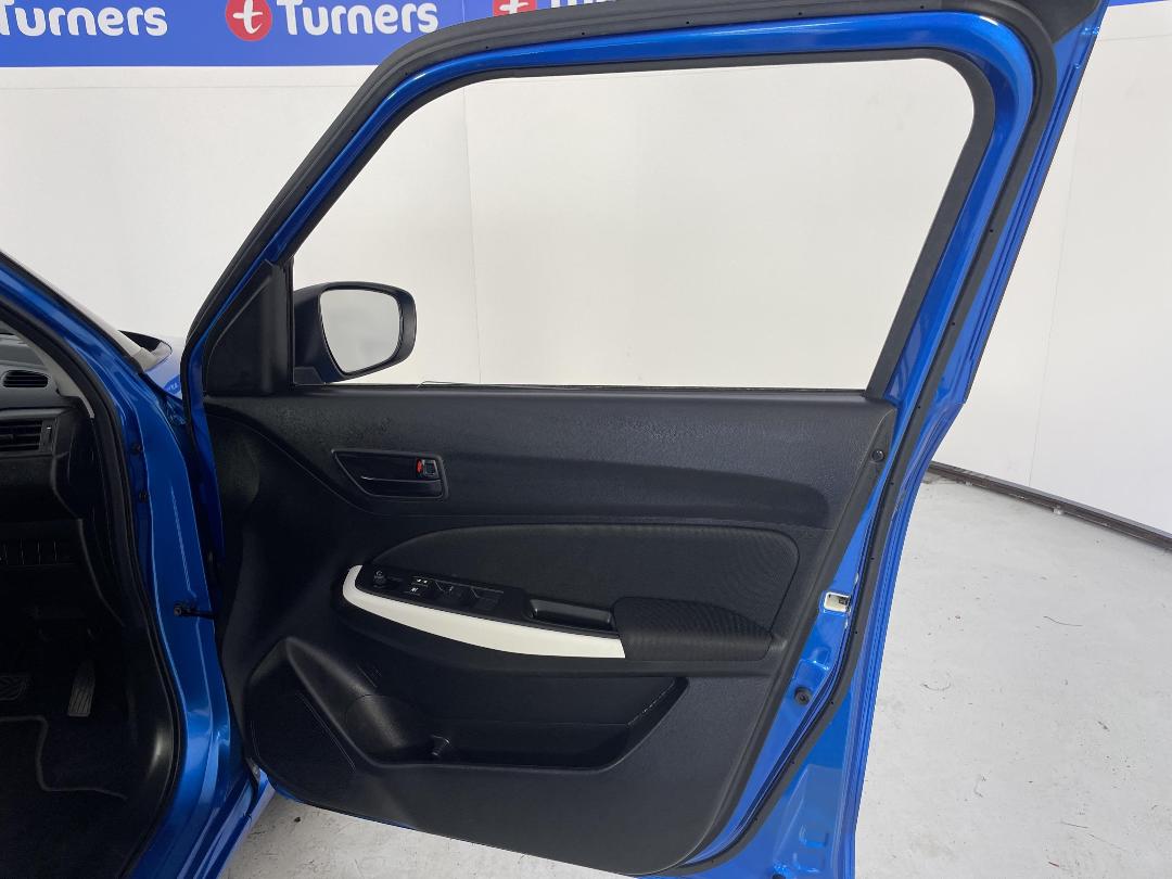 Photo '15' of Suzuki Swift