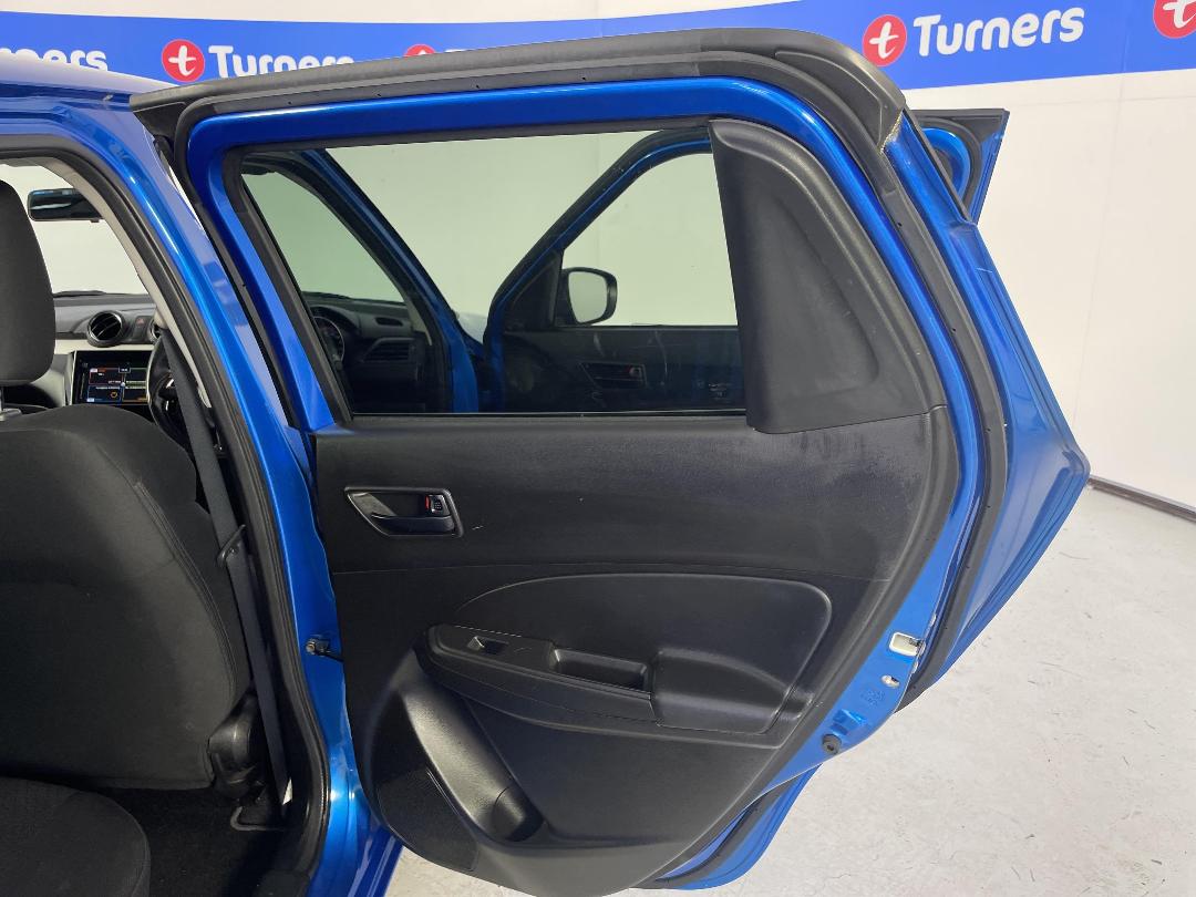 Photo '19' of Suzuki Swift