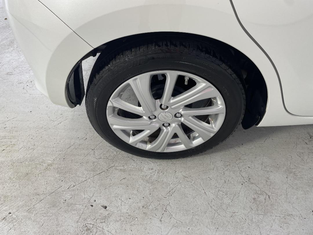 Photo '12' of Suzuki Swift