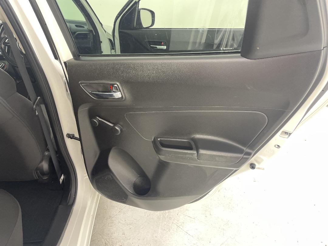 Photo '19' of Suzuki Swift