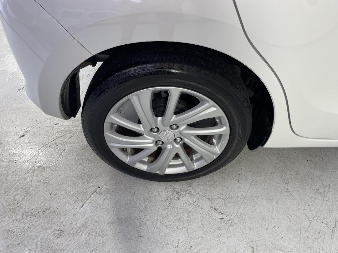 Photo '12' of Suzuki Swift