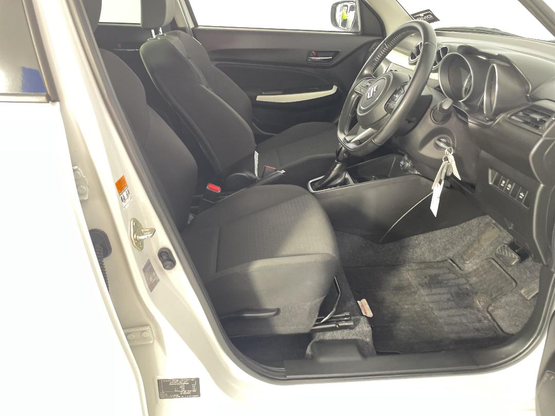 Photo '16' of Suzuki Swift