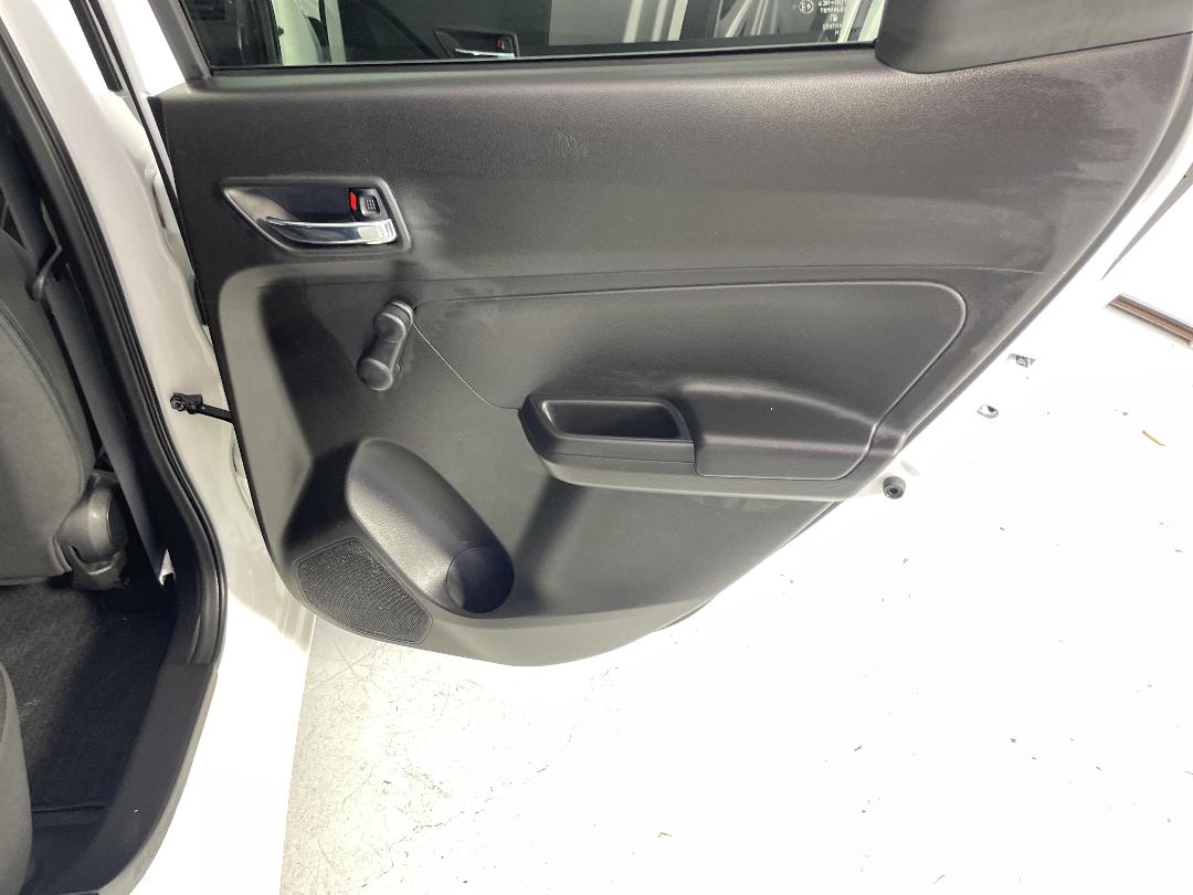 Photo '19' of Suzuki Swift