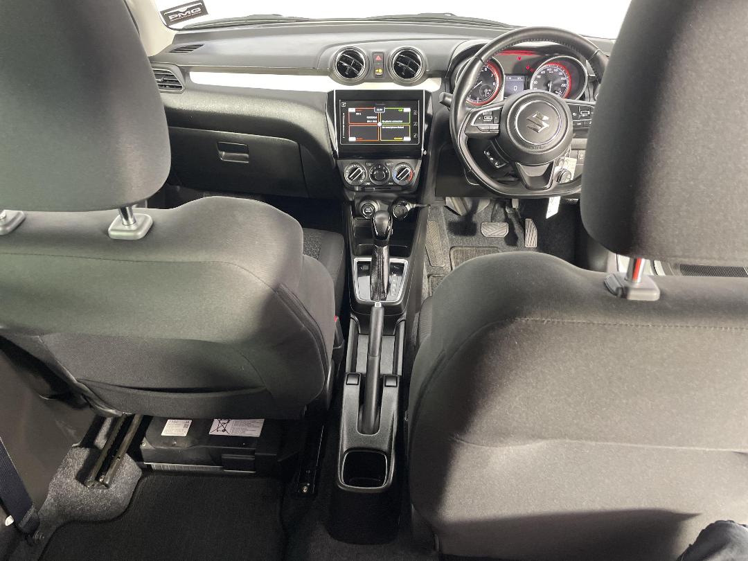 Photo '18' of Suzuki Swift