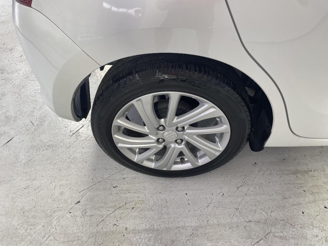 Photo '12' of Suzuki Swift