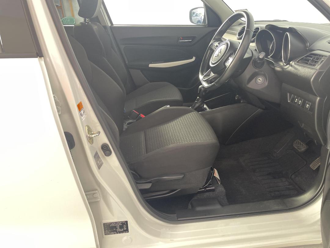 Photo '16' of Suzuki Swift