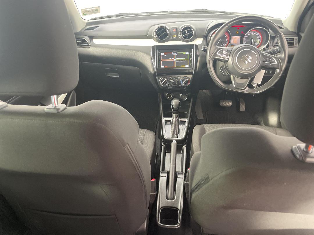 Photo '18' of Suzuki Swift