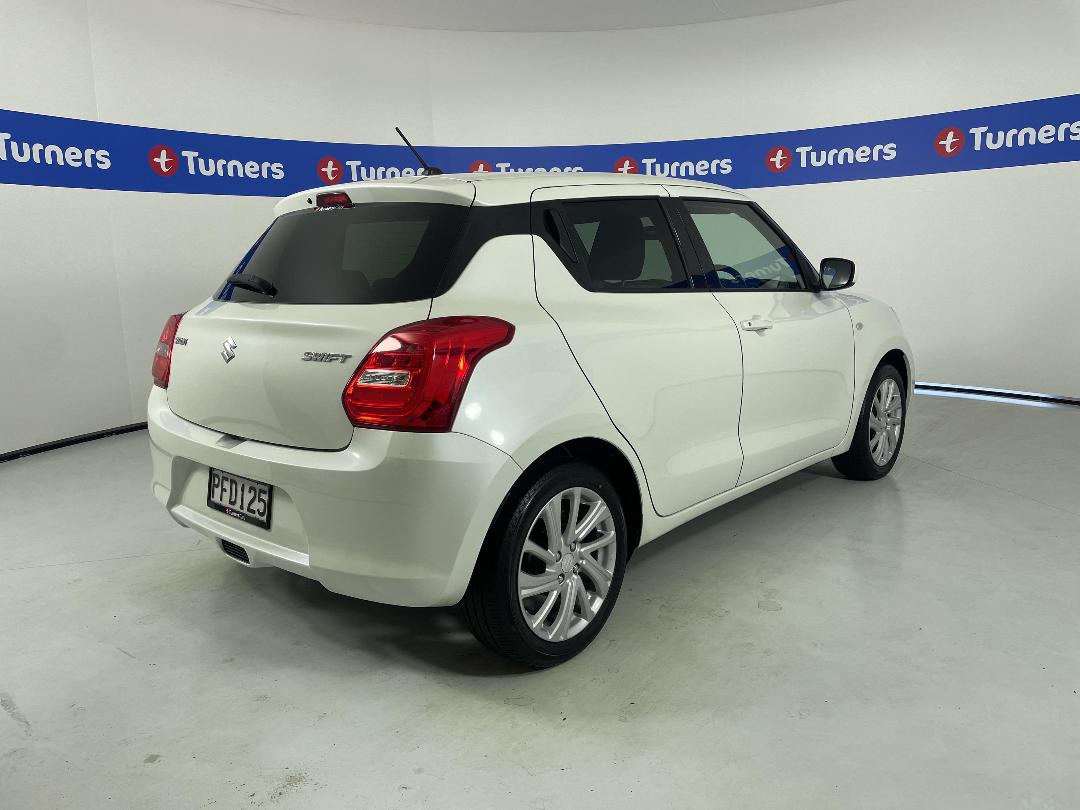 Photo '7' of Suzuki Swift Photo '7' of Suzuki Swift