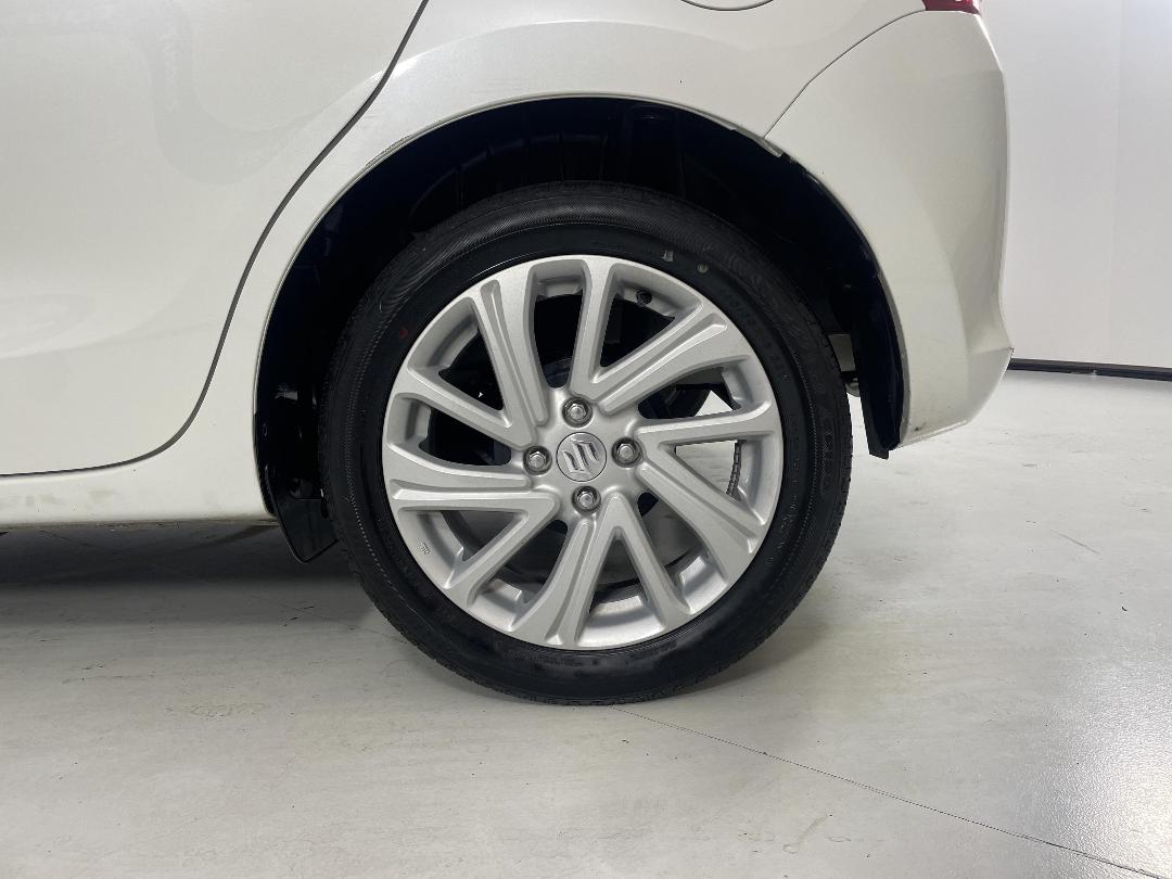 Photo '11' of Suzuki Swift Photo '11' of Suzuki Swift