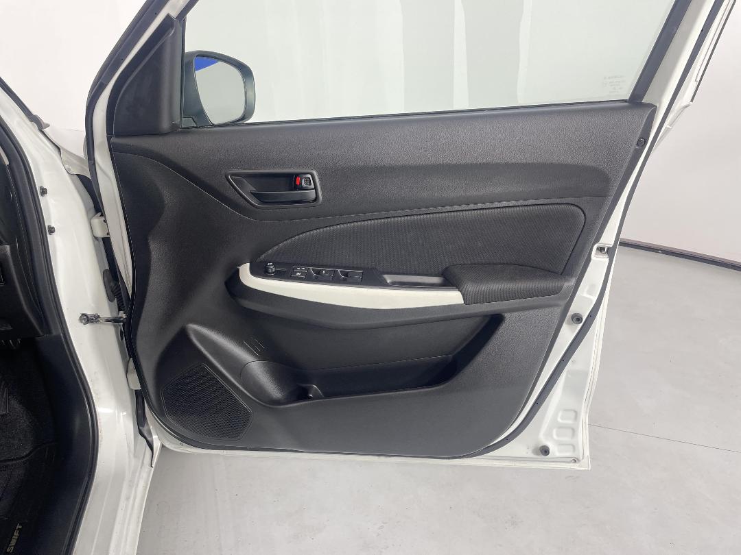 Photo '15' of Suzuki Swift Photo '15' of Suzuki Swift