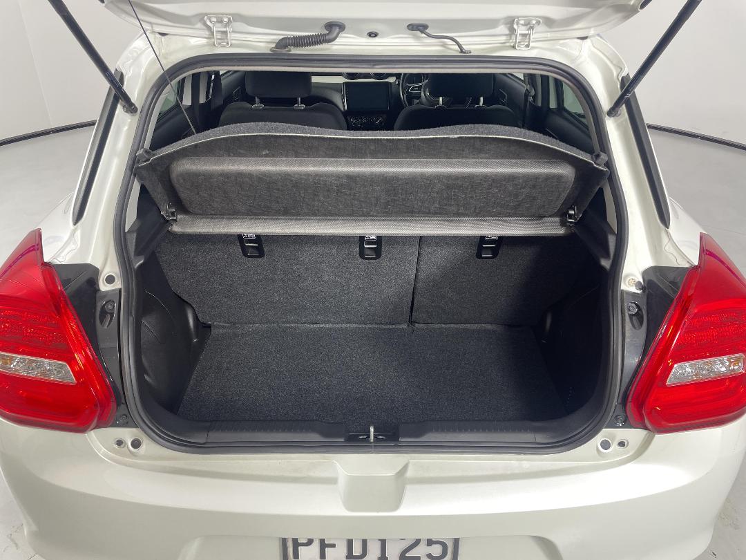 Photo '14' of Suzuki Swift Photo '14' of Suzuki Swift