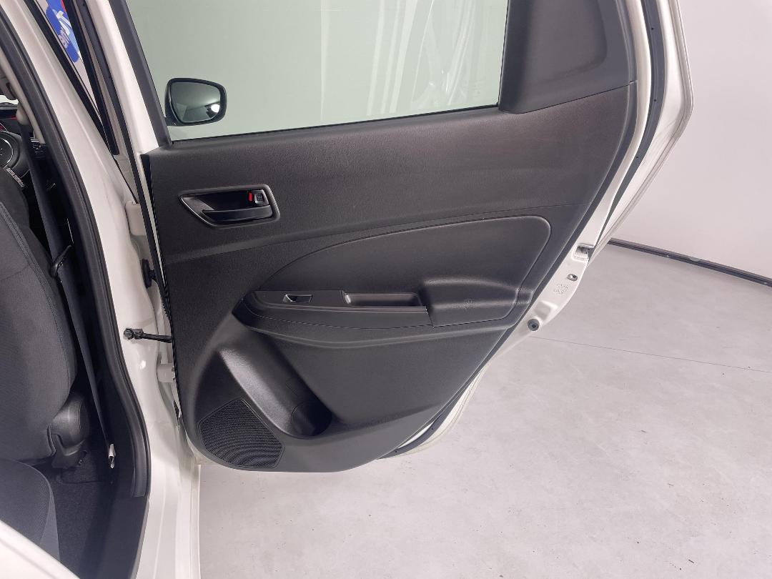 Photo '19' of Suzuki Swift Photo '19' of Suzuki Swift