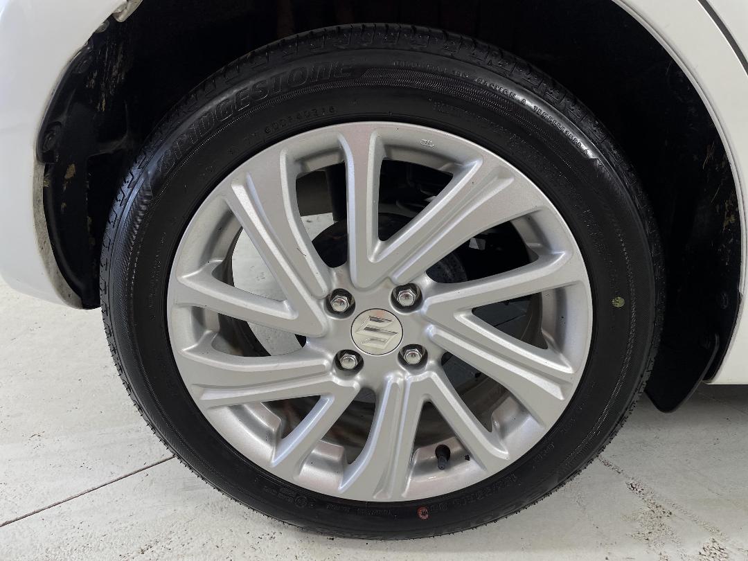 Photo '12' of Suzuki Swift