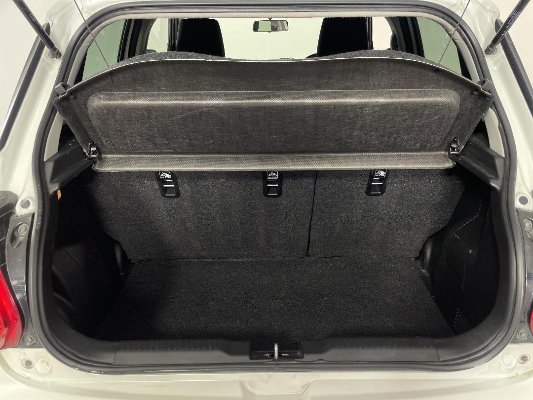 Photo '14' of Suzuki Swift