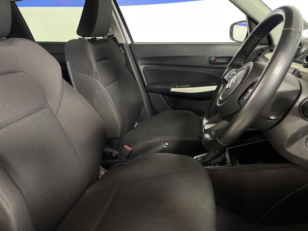 Photo '16' of Suzuki Swift