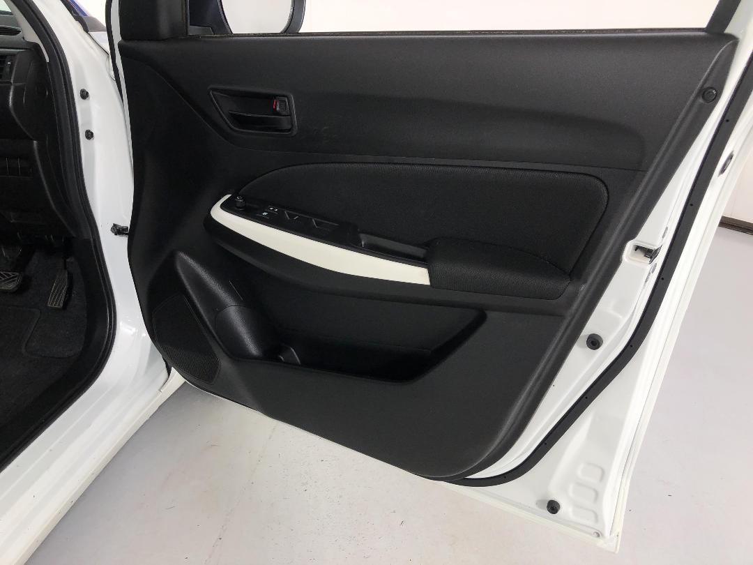 Photo '15' of Suzuki Swift Photo '15' of Suzuki Swift